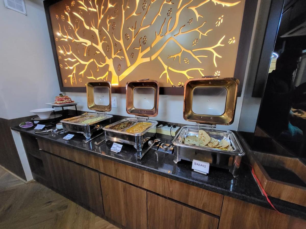 Belvedere Suites Greater Noida Dış mekan fotoğraf