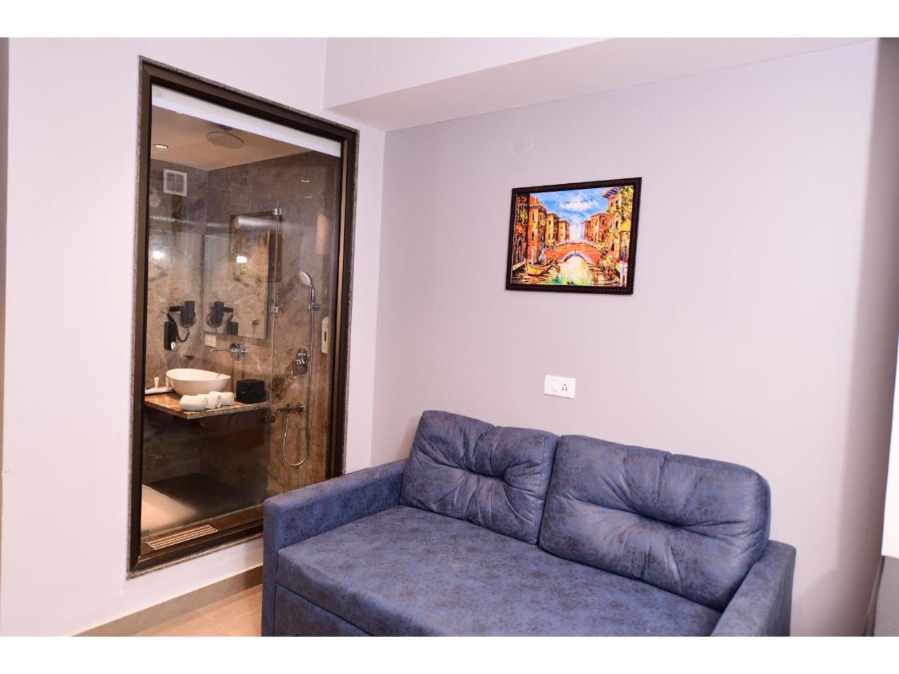 Belvedere Suites Greater Noida Dış mekan fotoğraf