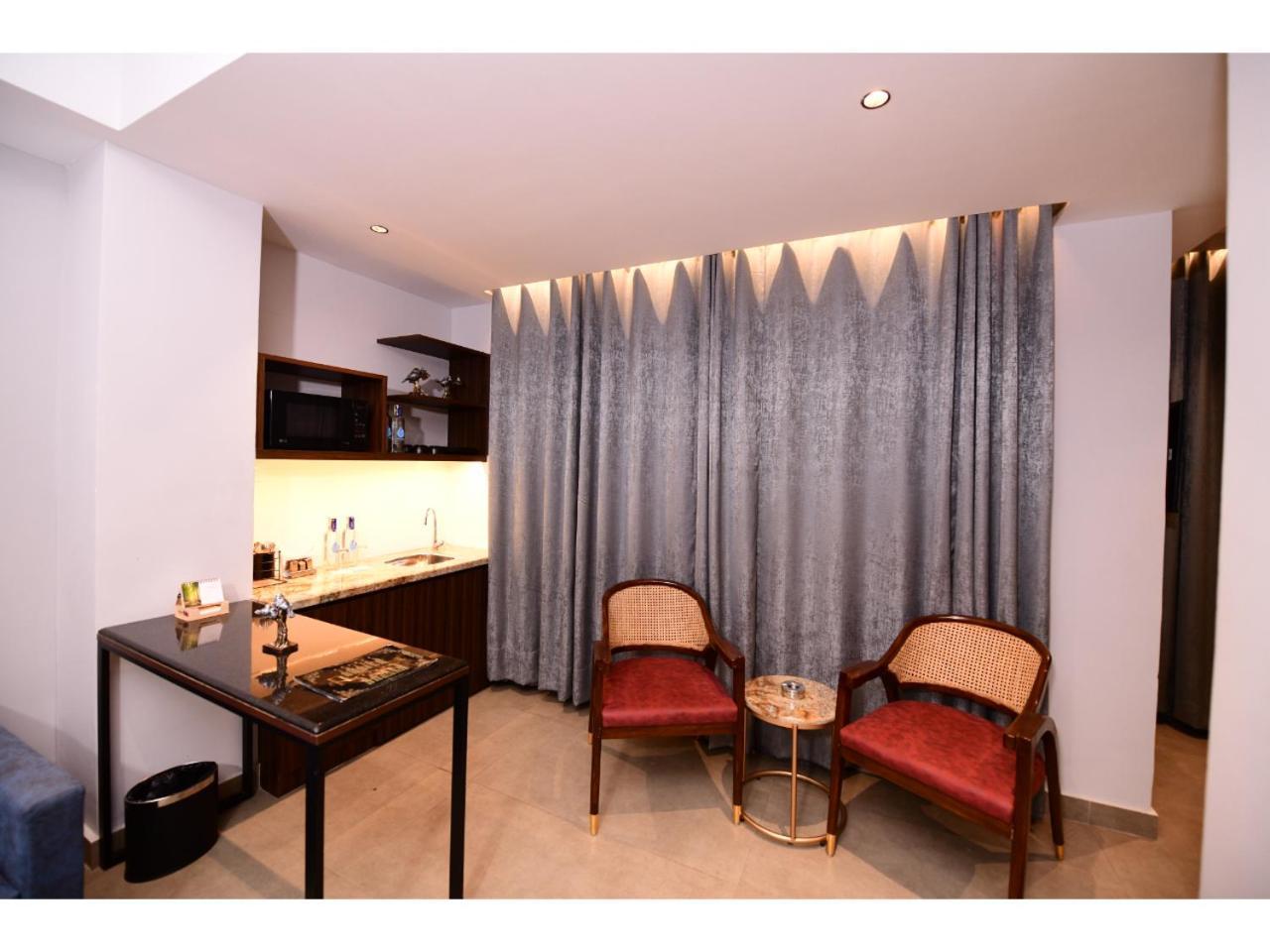 Belvedere Suites Greater Noida Dış mekan fotoğraf