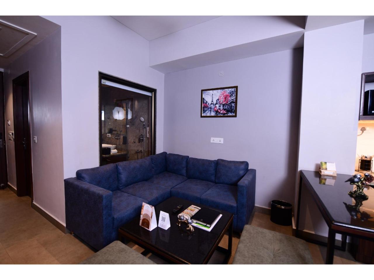 Belvedere Suites Greater Noida Dış mekan fotoğraf
