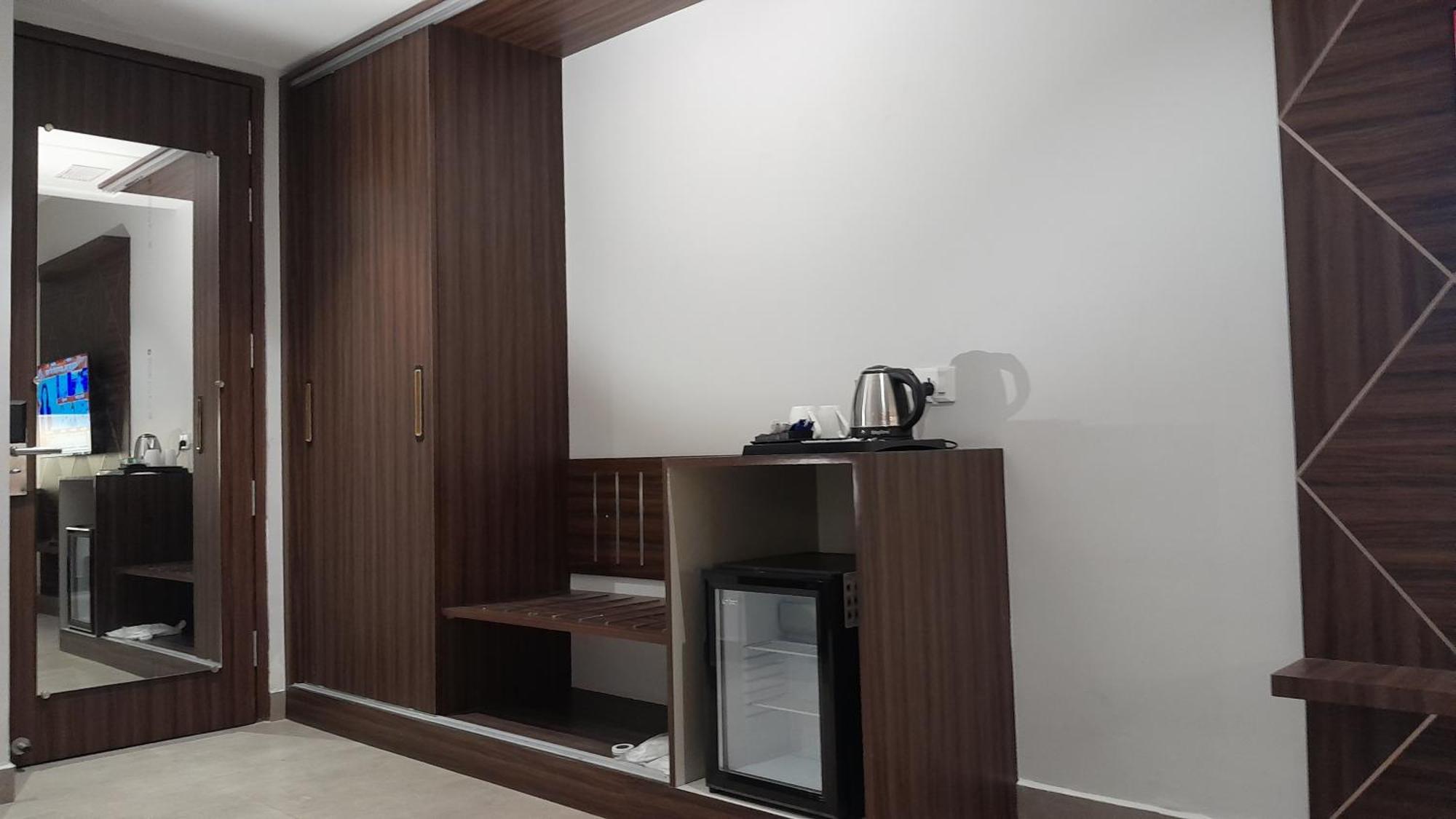 Belvedere Suites Greater Noida Dış mekan fotoğraf