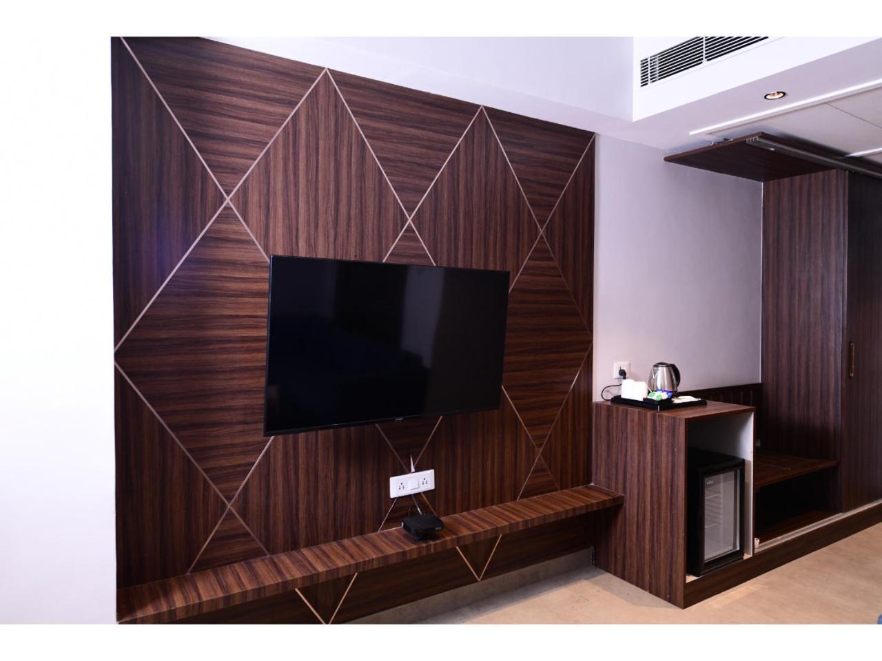 Belvedere Suites Greater Noida Dış mekan fotoğraf